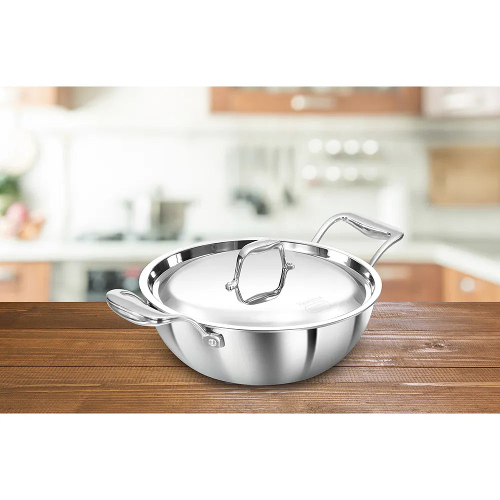 HAWKINS TRIPLY PRO DEEP FRY PAN WITH STAINLESS STEEL LID.